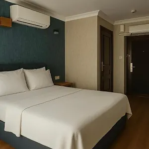 2* Otel Red